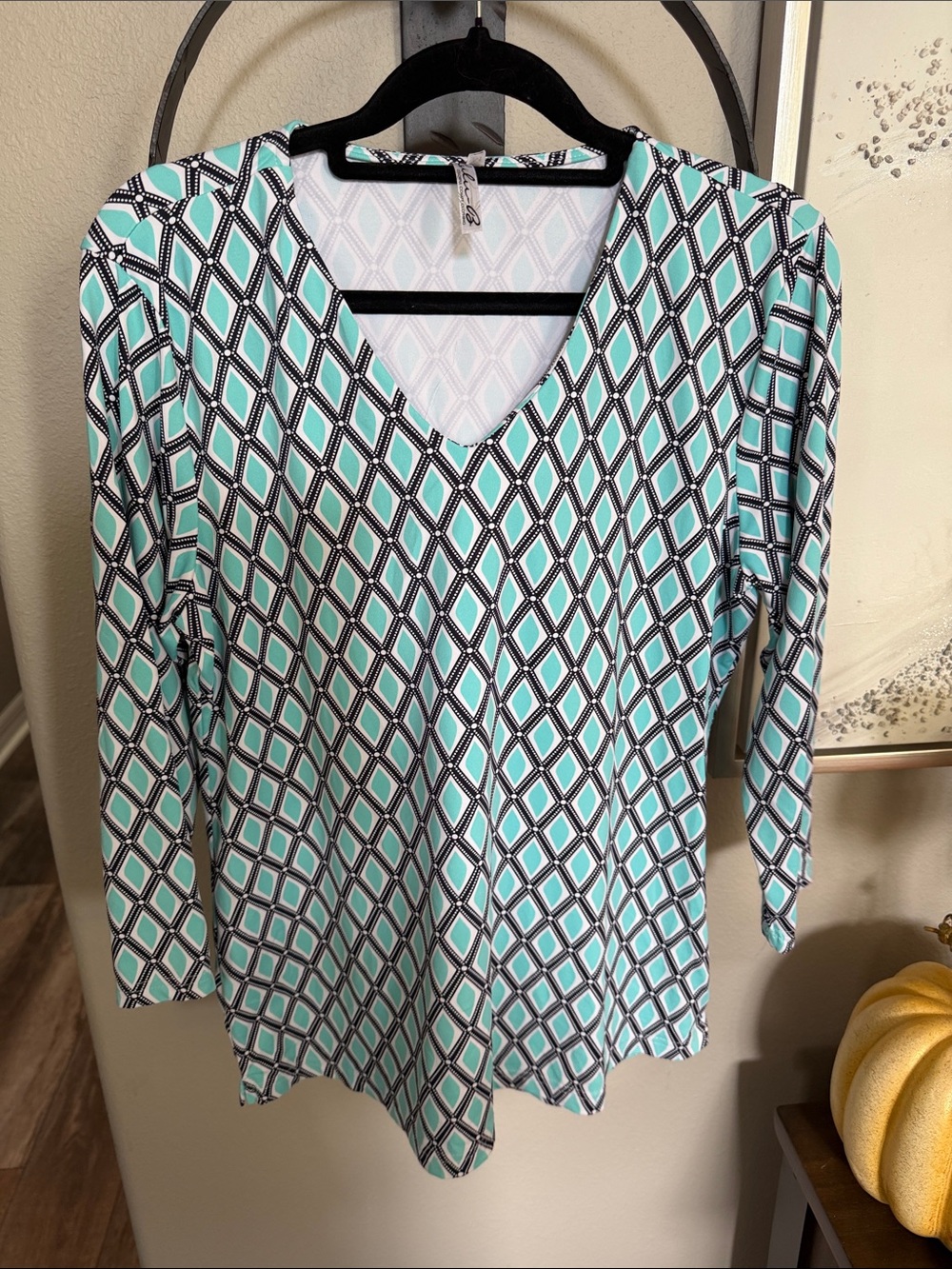 Lulu-B Mint and White Geometric V-Neck Long Sleeve Top